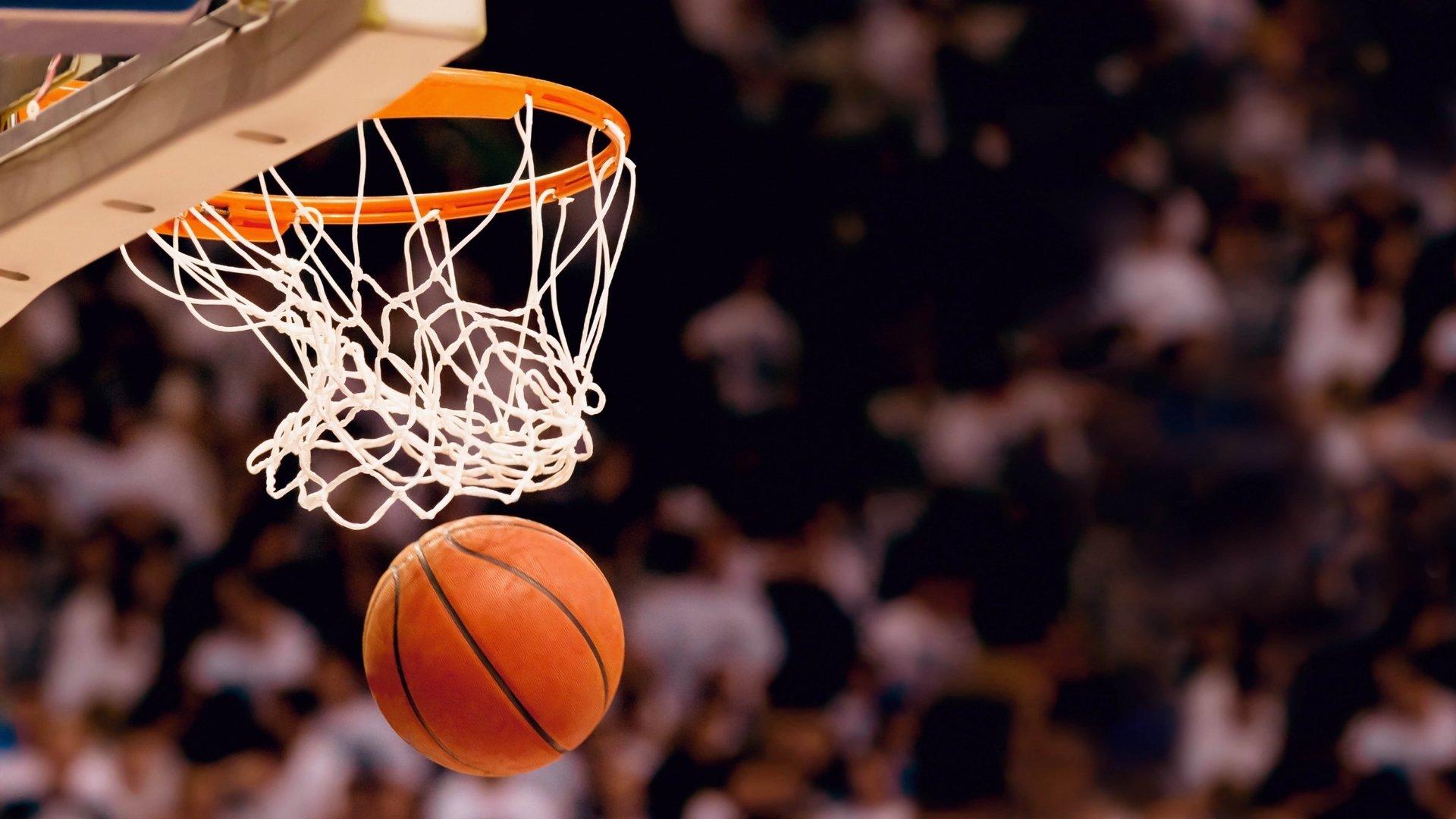 NBA季后赛激战正酣 东西部豪强展开激烈角逐